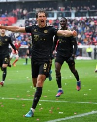 MK体育官网-活久见的换人违规！一场因科芒更换号码闹出的乌龙